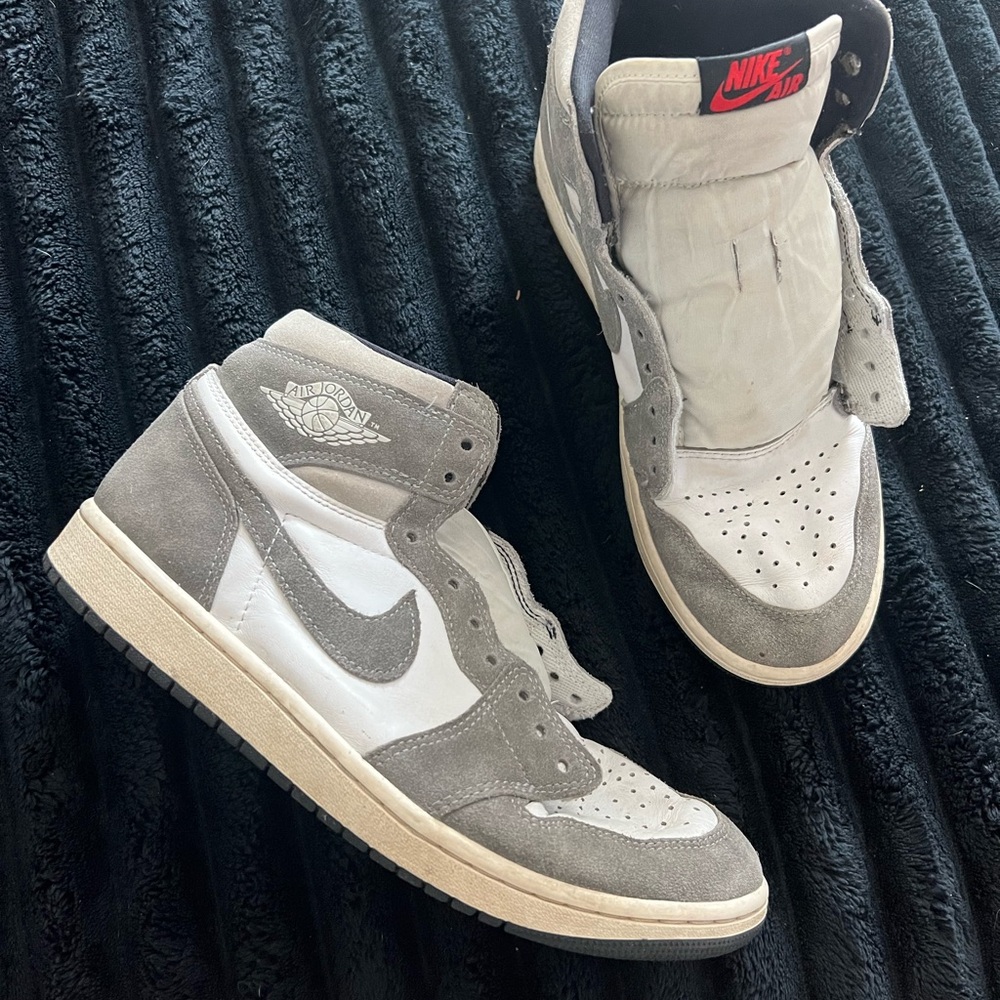 Nike Gray and White Sneakers Classic Design